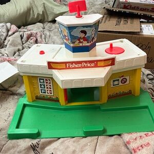 Vintage 1980’s Fisher Price Little People Play Family Jetport Building Only